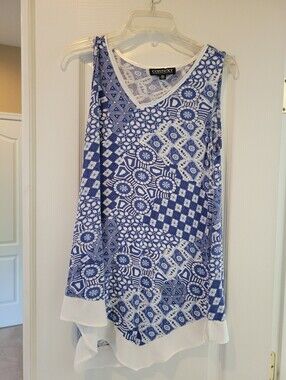 Context Lord & Taylor Women Medium Tank Top Blue White Geometric Mosaic Tunic M